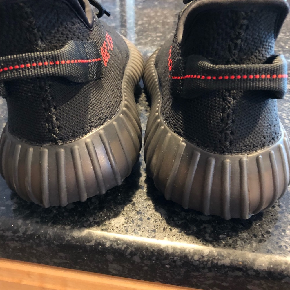 Yeezy Boost 350V2 Black/Red 100% AUTHENTIC - Picture 2 of 8